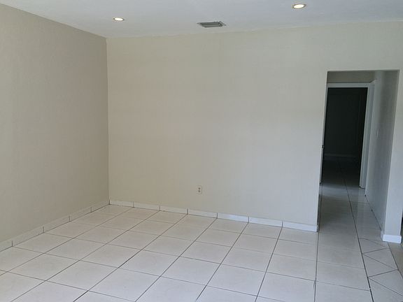 3rd image of 1366 NE 178th St
