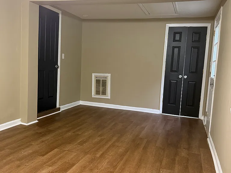 1113 Park Ln — Photo 6