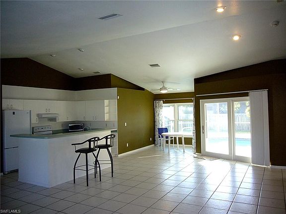4th image of 5004 SW 25th Ct