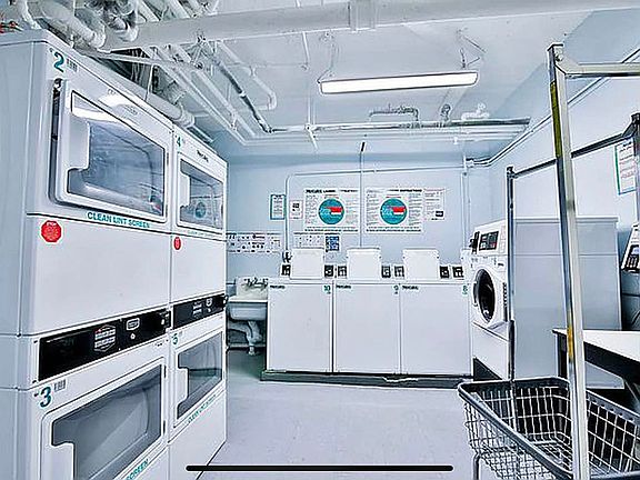 4th image of 102 W 80th St #47A