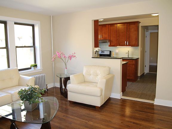 2nd image of 2052 31st St APT C1