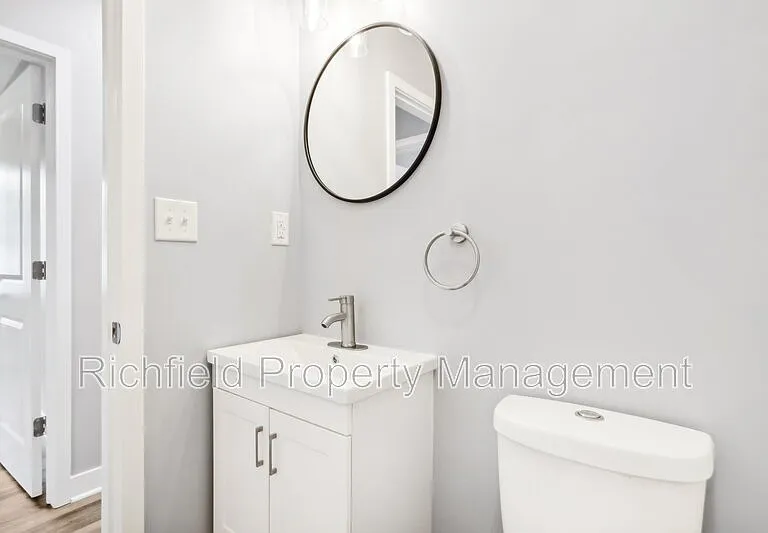 2034A E Maryland St — Photo 22