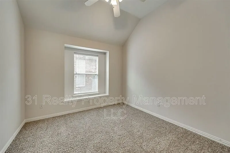 3 bed, 2.0 bath, 2095 sqft, $2,395 — Photo 3