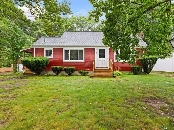 53 Willow St, Reading, MA 01867