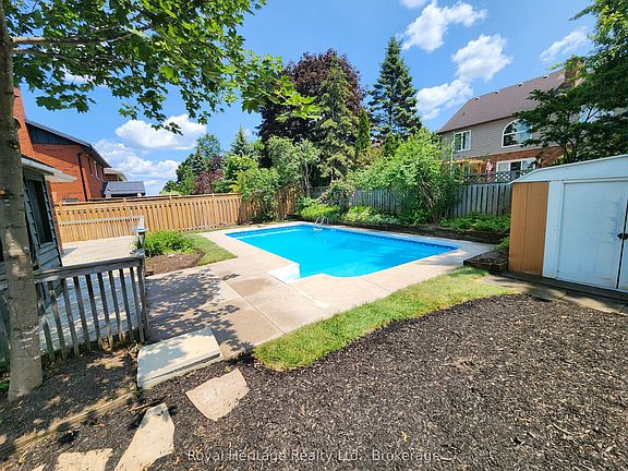 2nd image of 1534 Scollard Cres