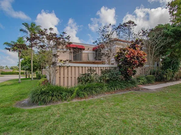 4240 Village Dr Unit B, Delray Beach, FL 33445