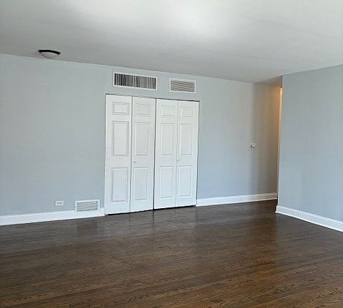 2nd image of 2055 W Lunt Ave APT 403