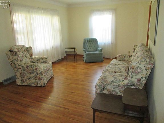 3rd image of 1645 Oakmont Ln