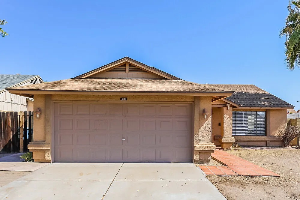 3 bed, 2.0 bath, 1200 sqft, $1,920 — Photo 1
