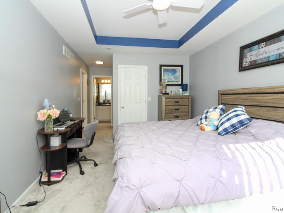 37734 Pebble Pointe Ct, photo 21