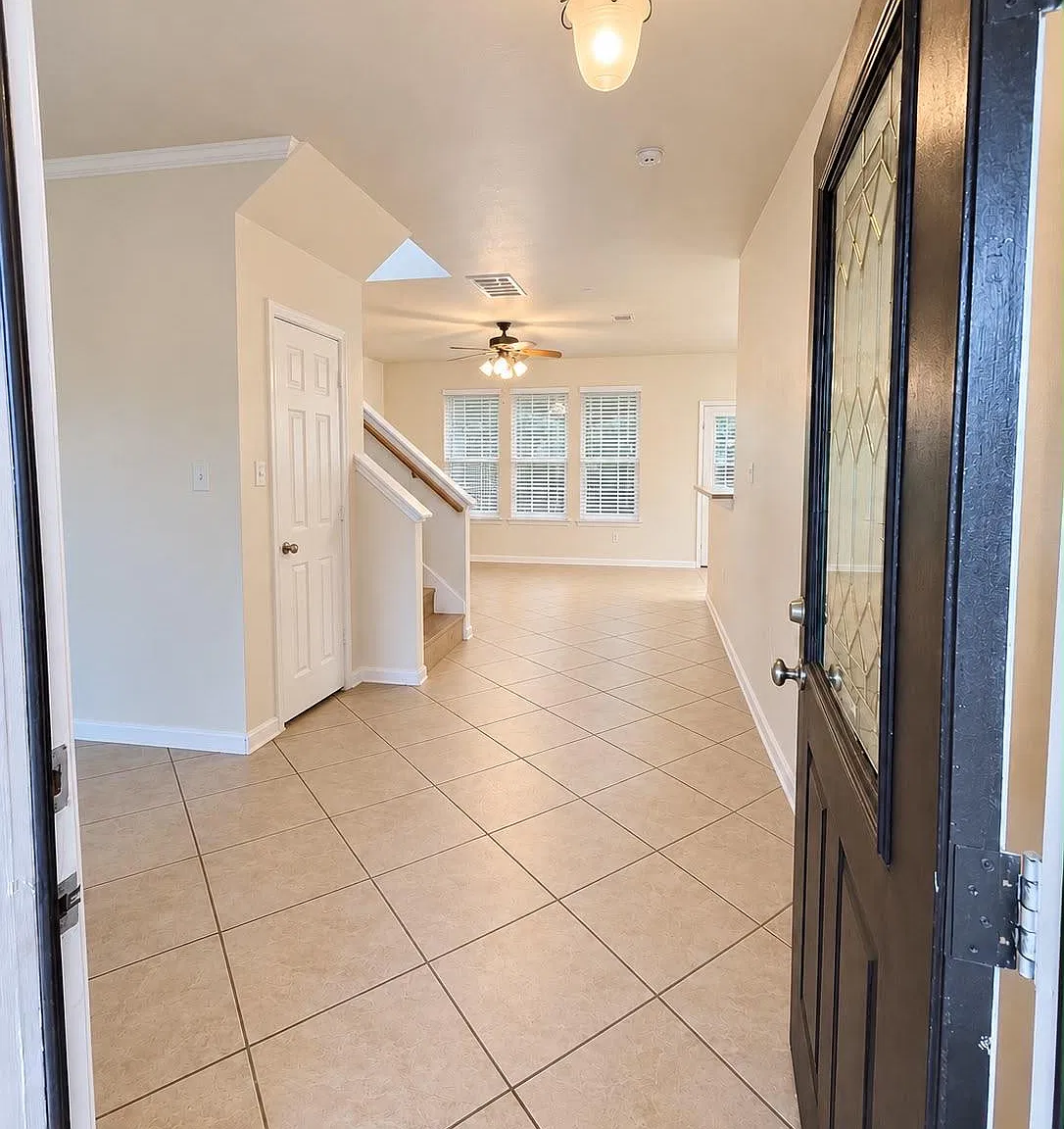 3 bed, 2.5 bath, 2232 sqft, $2,250 — Photo 3