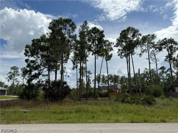 906 E 13th St, Lehigh Acres, FL 33972