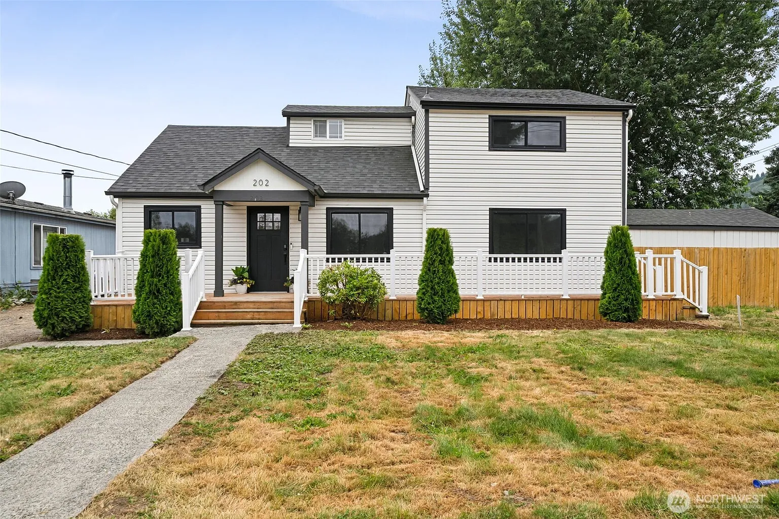 202 11th Avenue N photo 1