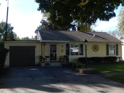 617 N Locust St, Momence, IL, 60954
