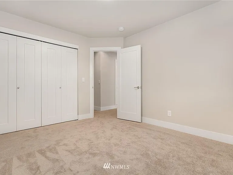 23526 SE 36th Ct — Photo 16