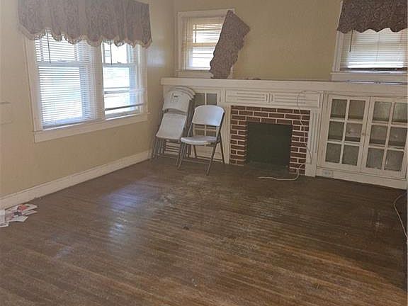 3rd image of 2029 E Gregory Blvd