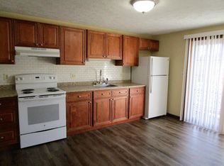 84 Franklin St APT 1, Derry, NH 03038