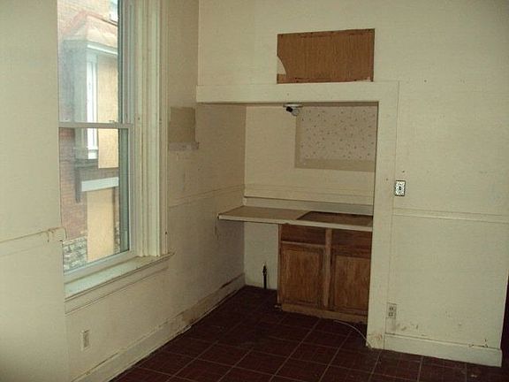 4th image of 2329 Highland Ave