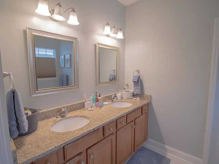 4 Gresham Ln — Photo 24