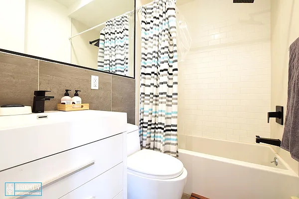 Rented by null | media 33