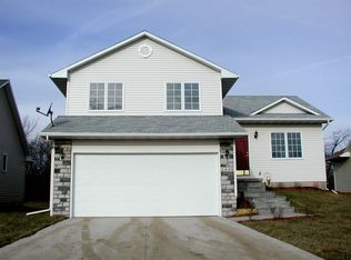 2440 Whispering Ridge Dr, Des Moines, IA 50320