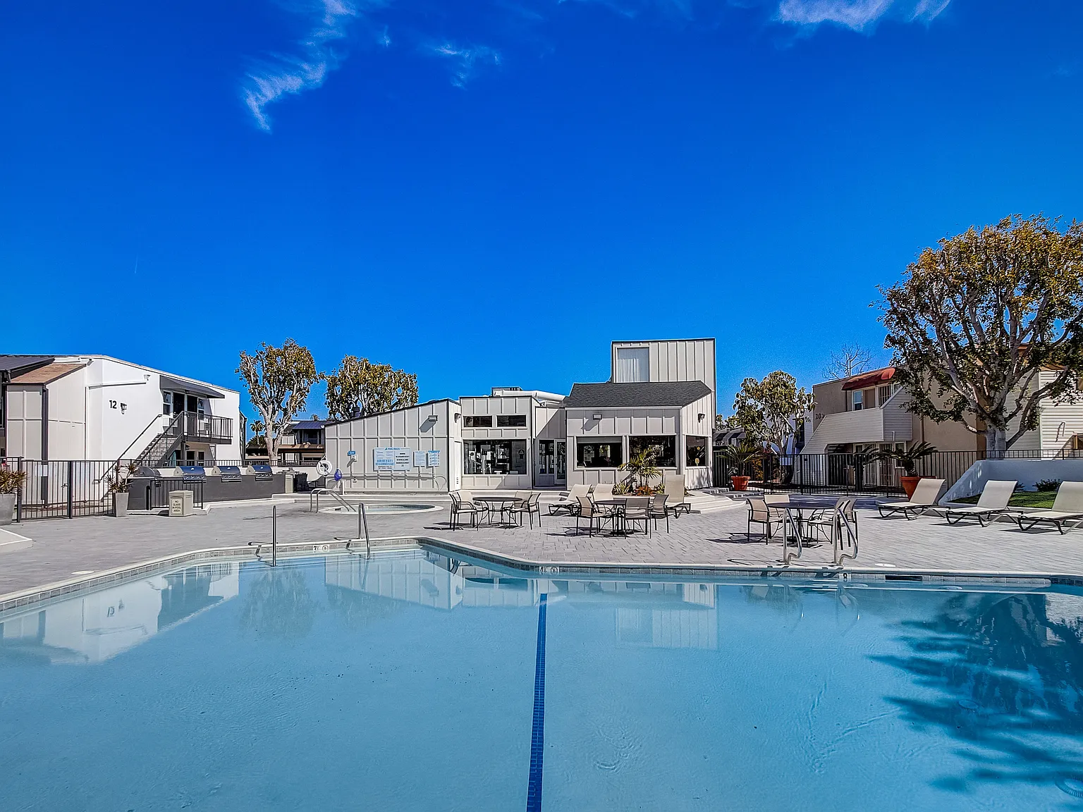 The Californian Apartments- HB — Photo 3