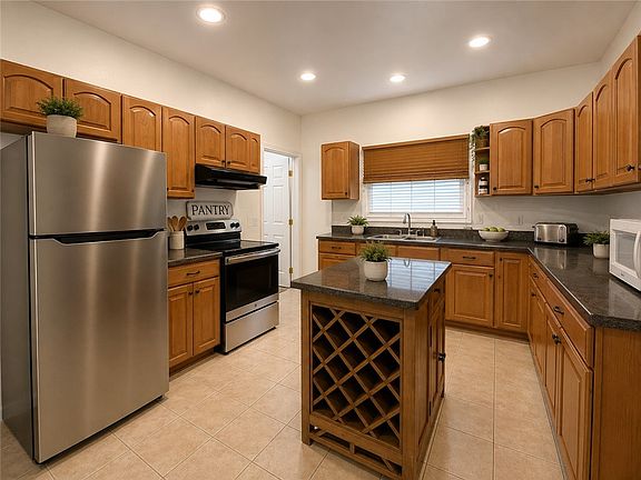 5th image of 438 N Pennsylvania Ave