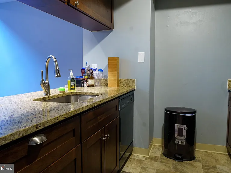 421 Park Place Dr — Photo 4