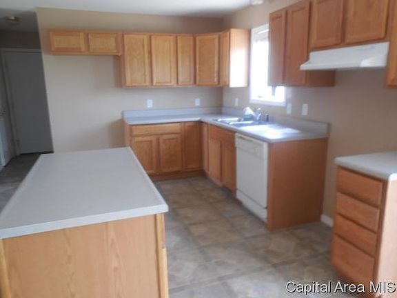 3rd image of 695 Oak Brook Ln