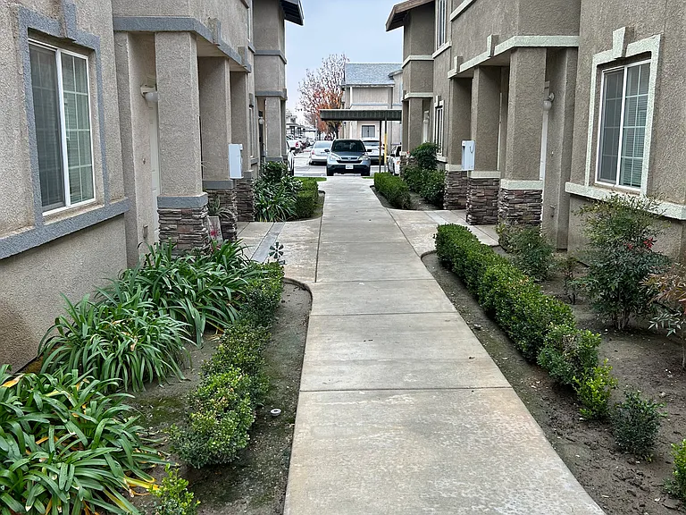 600 Hosking Ave #D — Photo 1