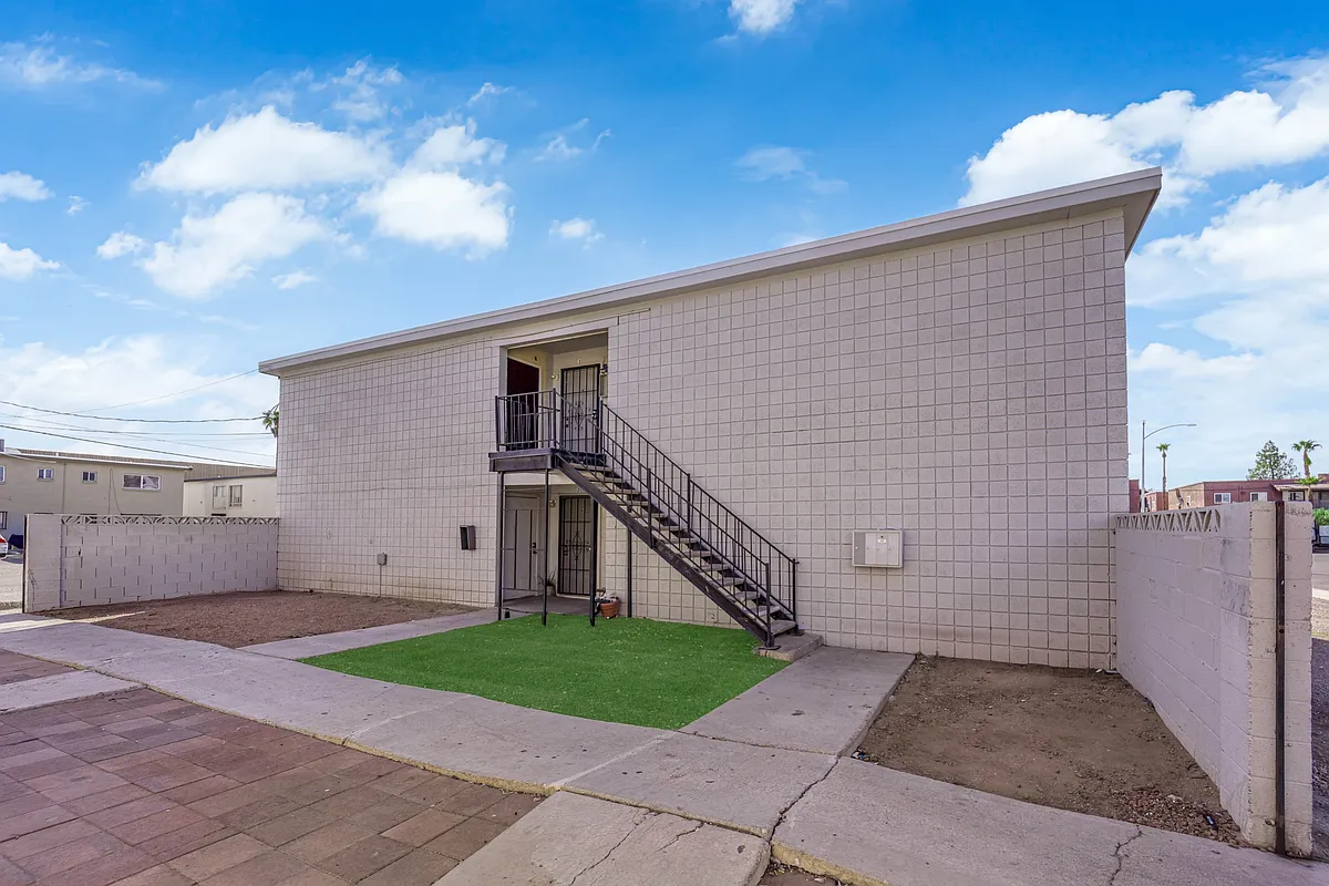 Building Photo - 2908 Poplar Ave #3