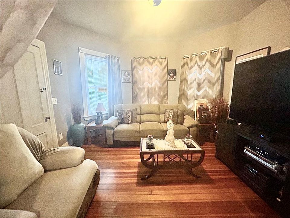 2nd image of 226 Oxford St