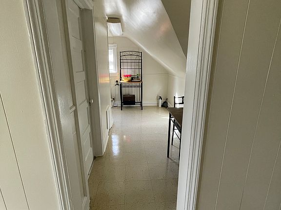 Entrance to kitchen.