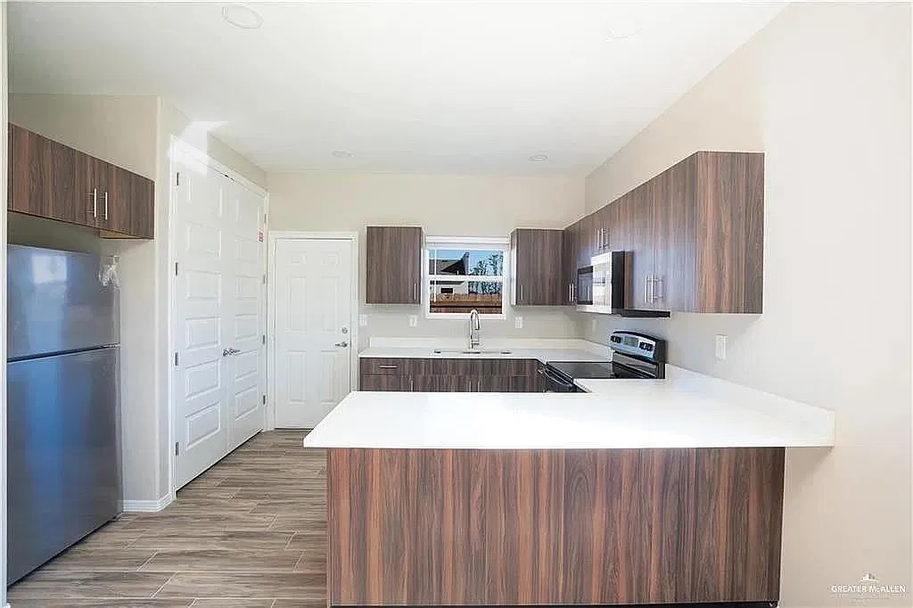 2 bed, 2.0 bath, 900 sqft, $1,150 — Photo 4