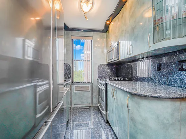 2685 East Seventh Street image 5 of 25