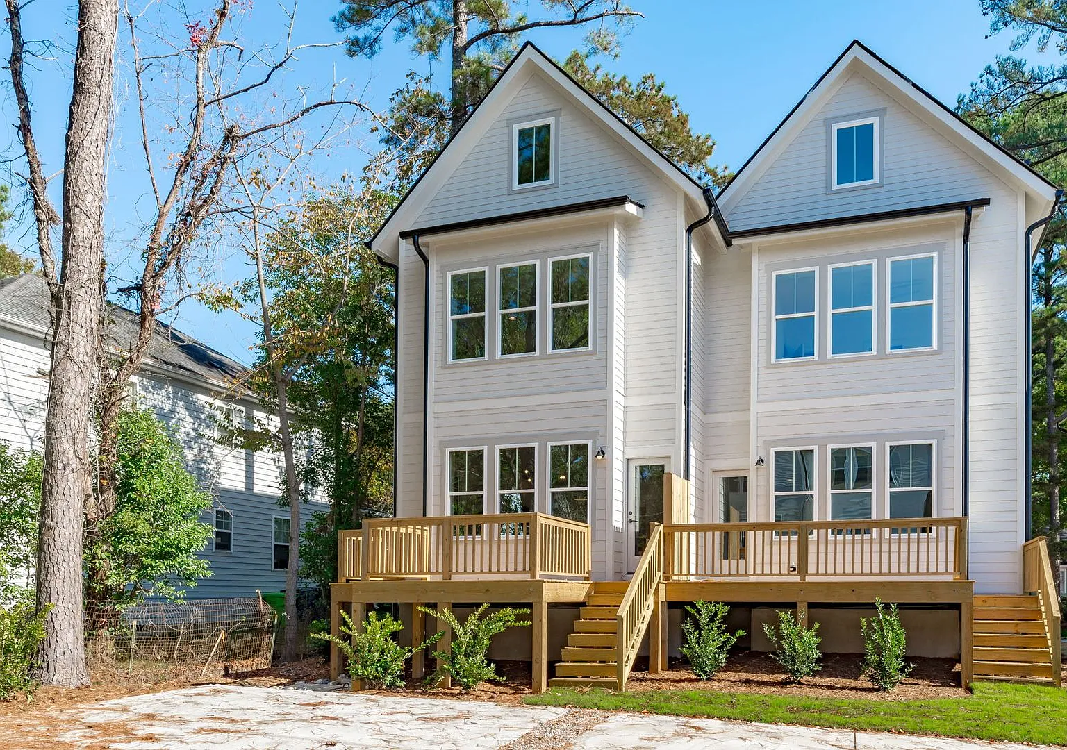 Newly Built 3BD, 3.5BA End-Unit Raleigh Townhome with Large Upstairs Bonus Room Inside the Beltli... — Photo 4