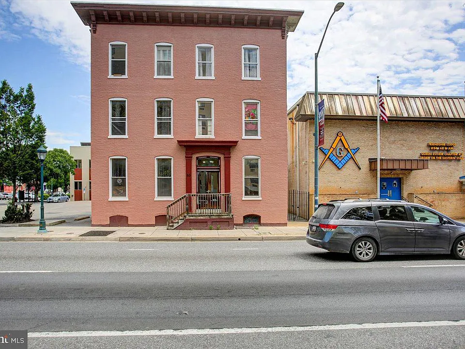 60 E Washington St #1-W