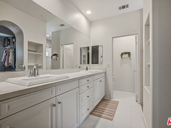 5th image of 3065 Gibson St