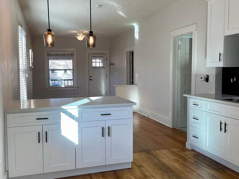 722 E Florida Ave — Photo 11