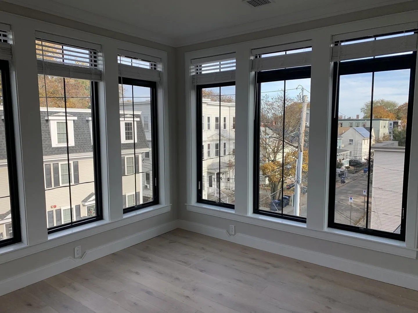 2 Months free! Modern, Pet-Friendly 4.5 Bed/3 Bath in Allston with Washer and Dryer in Unit — Photo 4