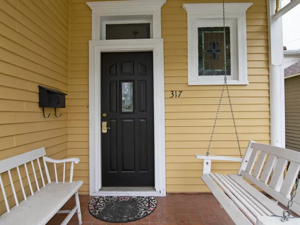 317 James St, Hinton, WV 25951