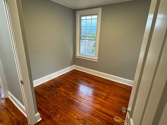5th image of 168 W Greenwood Ave #2