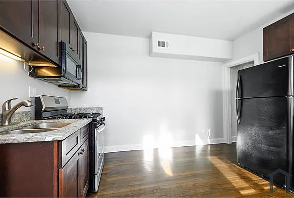 2905 W 66th St #2 — Photo 2