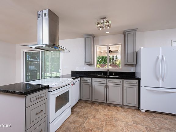4th image of 2121 S VENTURA Drive