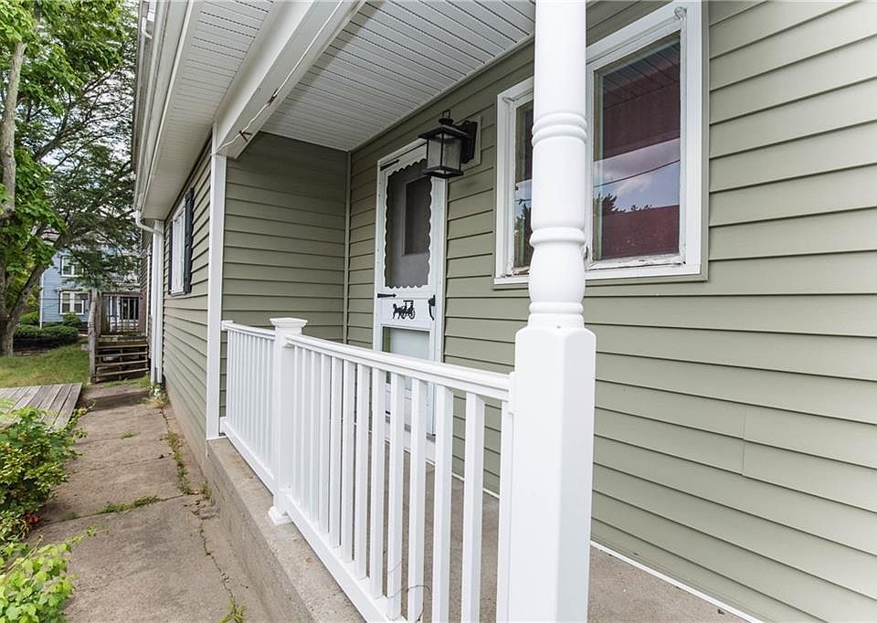 121 Blackstone St Woonsocket RI Zillow Apartments for Rent in