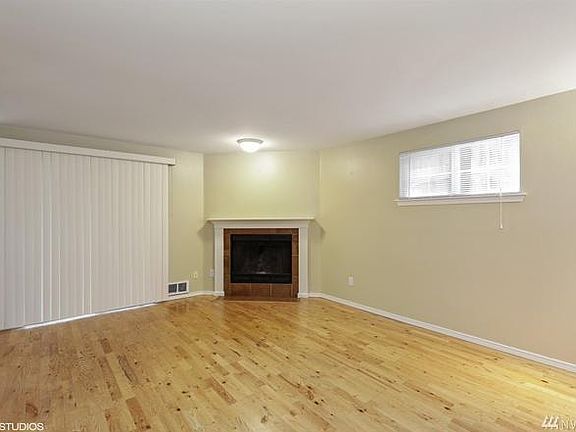5th image of 1127 N 198th St