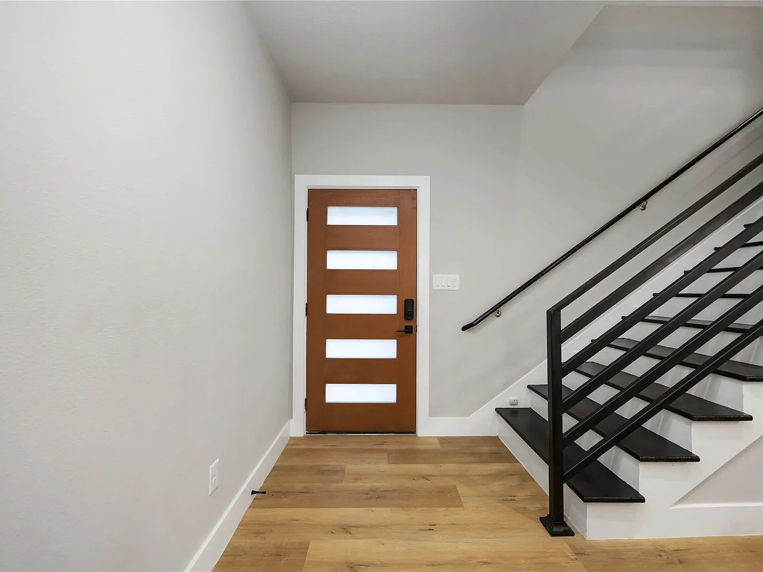 4 bed, 2.5 bath, 2488 sqft, $2,600 — Photo 4