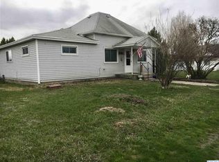 109 1st St, Endicott, WA 99125