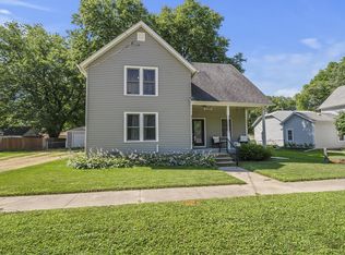 605 Monroe St, Oregon, IL 61061