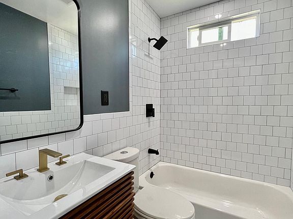3rd image of 2459 Torrance Blvd #4